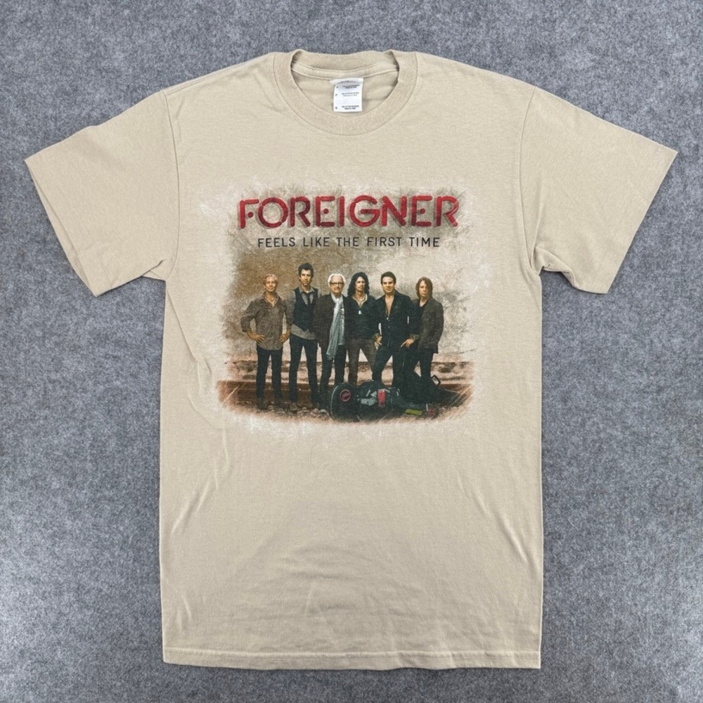 Gildan T-Shirt Mens Small Foreigner Tour 2012 Tan Graphic EUC